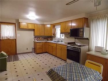 3rd image of 1036 Idaho St