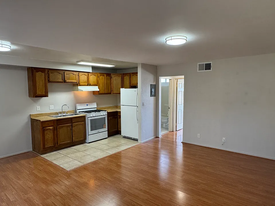 2500 N Naomi St #102