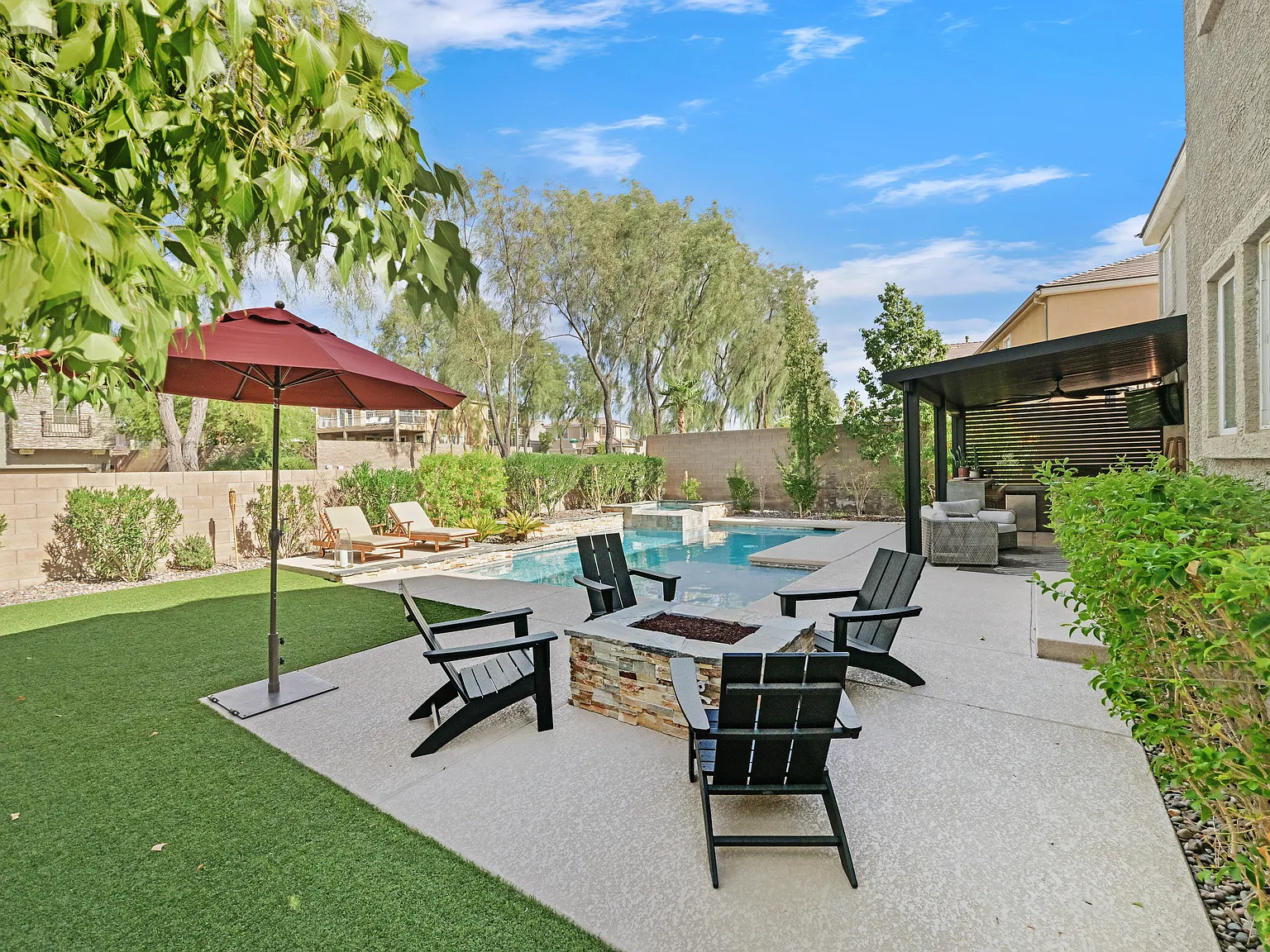 4 bed, 2.5 bath, 2704 sqft, $4,500 — Photo 1