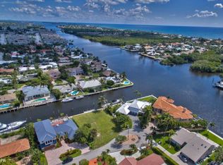 650 Riviera Dr, Boynton Beach, FL 33435
