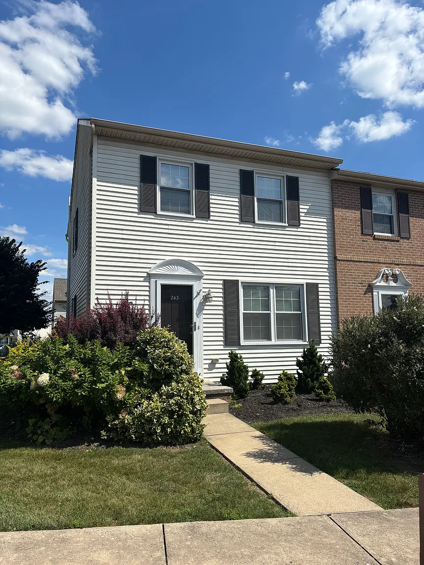 243 Greenland Dr photo 1