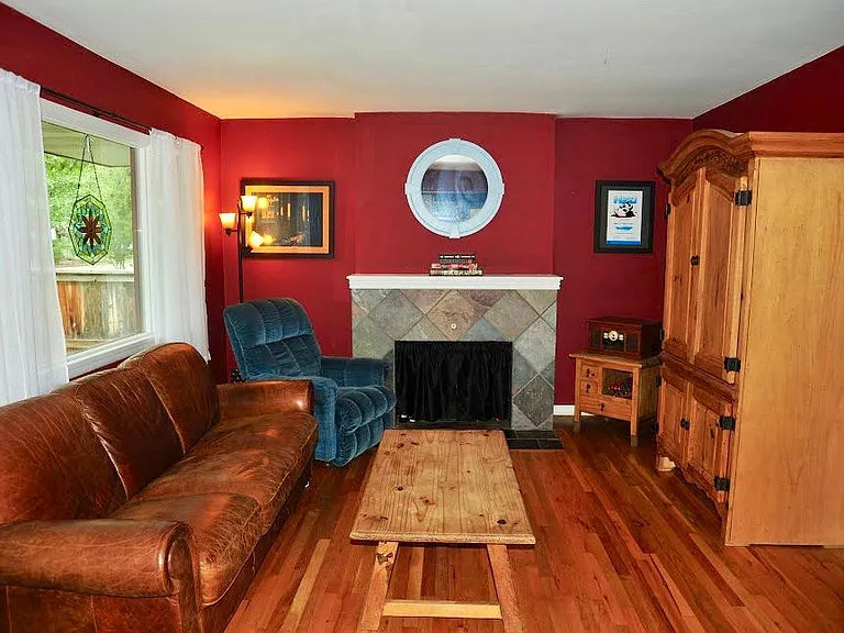 424 S Loomis Ave — Photo 4