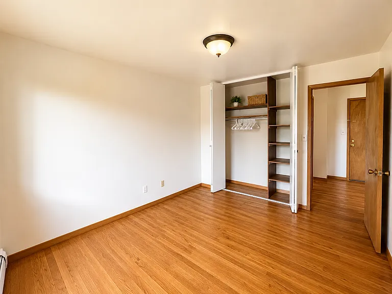 202 E Rees St — Photo 5