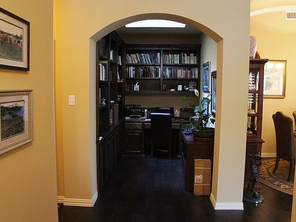 Nice study/office, storage