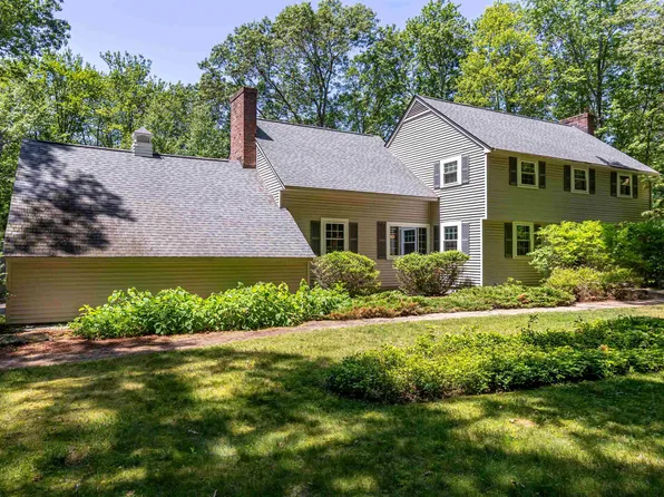 19 Horizon Drive, Bedford, NH 03110