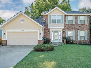 2908 Sherwood Dr, Florissant, MO 63031