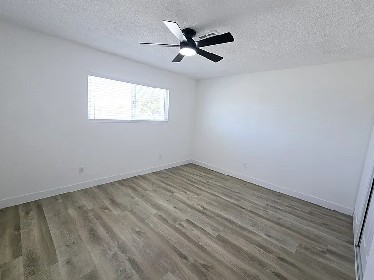 1083 E Calvada Blvd #B — Photo 16