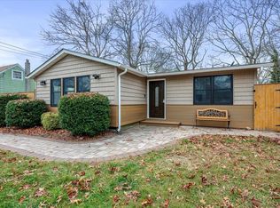 202 Lexington Rd, Shirley, NY 11967