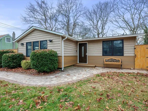 202 LEXINGTON Road, Shirley, NY 11967