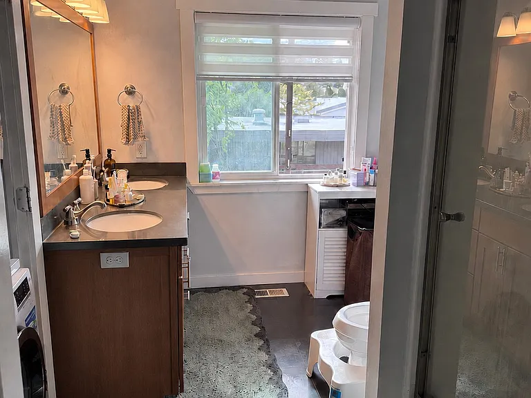 420 21st Ave E — Photo 18
