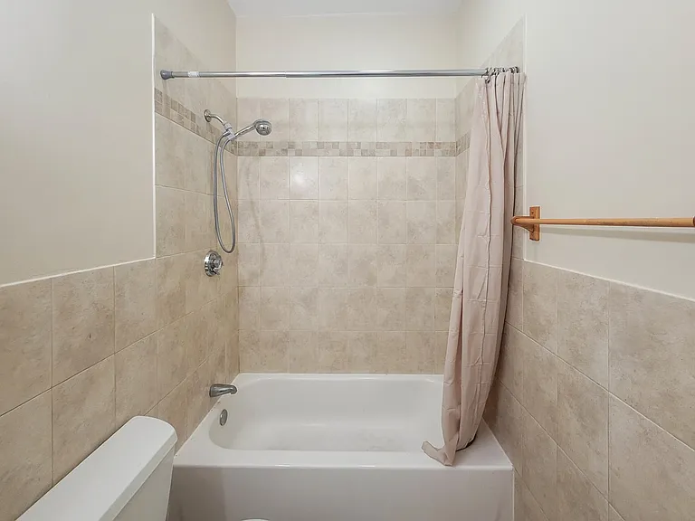 338 Warren St #3 — Photo 10