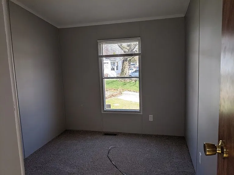 Avon Lakes Estates — Photo 33