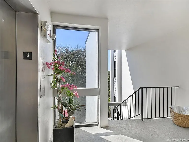 1289 NE Ocean Blvd #11 — Photo 10