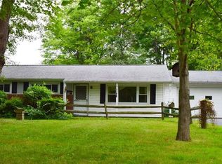 18310 Haskins Rd, Chagrin Falls, OH 44023