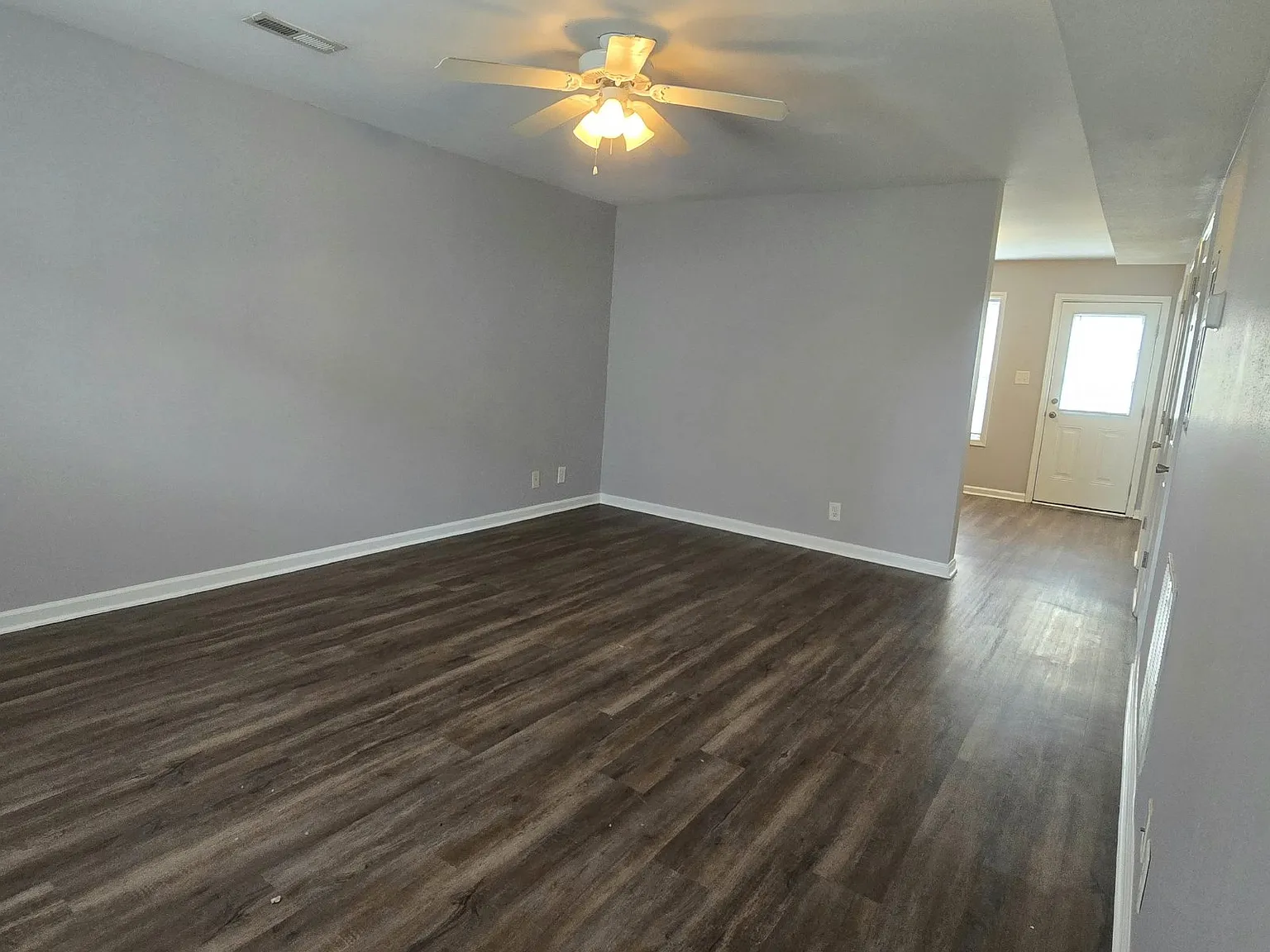 2 bed, 1.5 bath, 1020 sqft, $950 — Photo 2