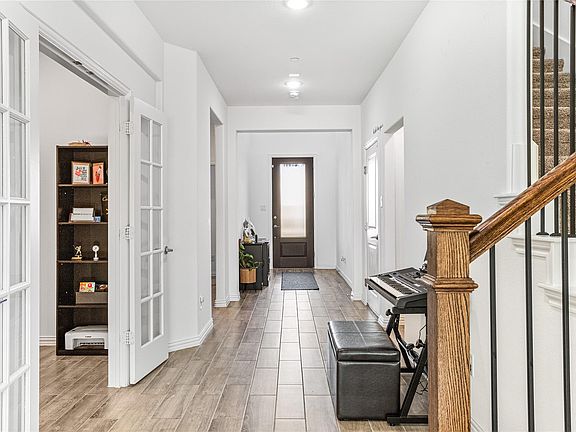 2nd image of 2096 Creekbluff Cir