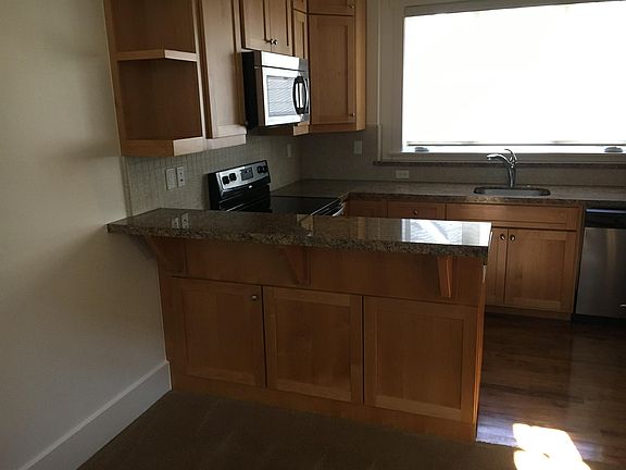 3rd image of 555 East Ave #1