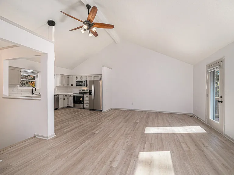 311 NE 101st Pl — Photo 5