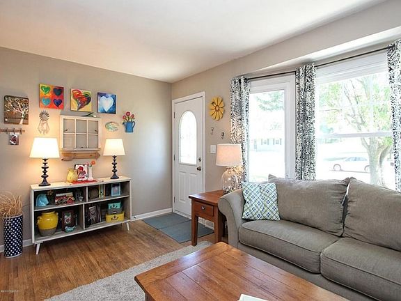 3rd image of 3067 Crisfield Dr NE