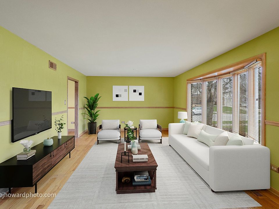 2nd image of 13714 Woodridge Ln