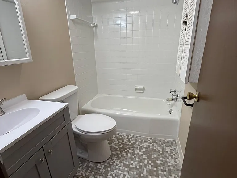 349 W Grand Ave #103 — Photo 2