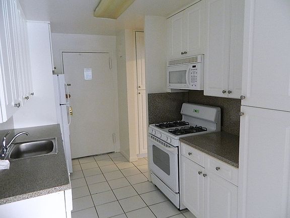 3rd image of 2500 Johnson Ave APT 2H