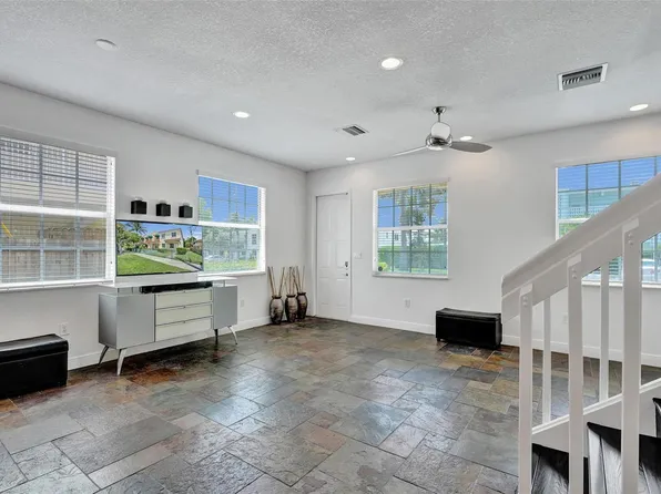 816 S Riverside Dr #816, Pompano Beach, FL 33062