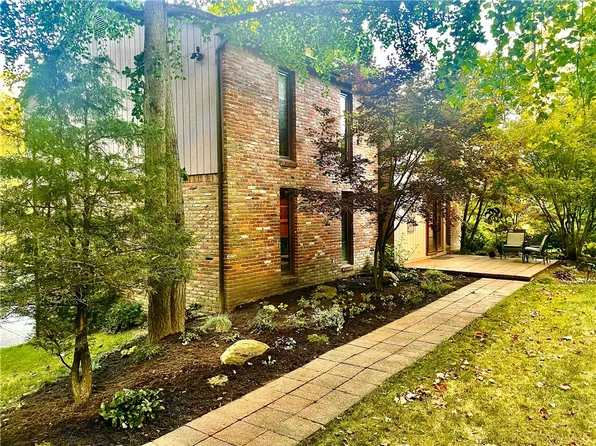 1391 Noblestown Rd, Oakdale, PA 15071