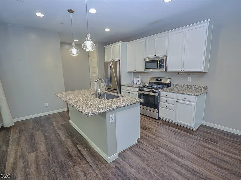 541 Tokopah Falls St — Photo 6