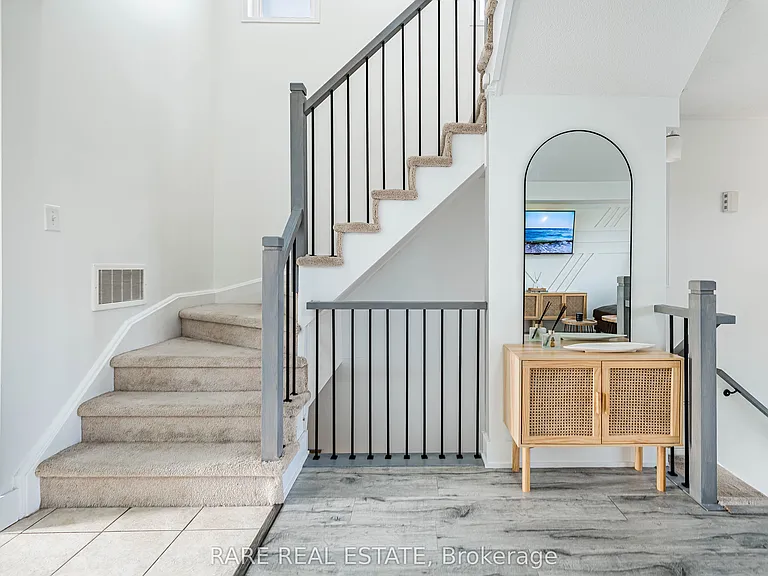 60 Fairwood Cir #28 — Photo 22