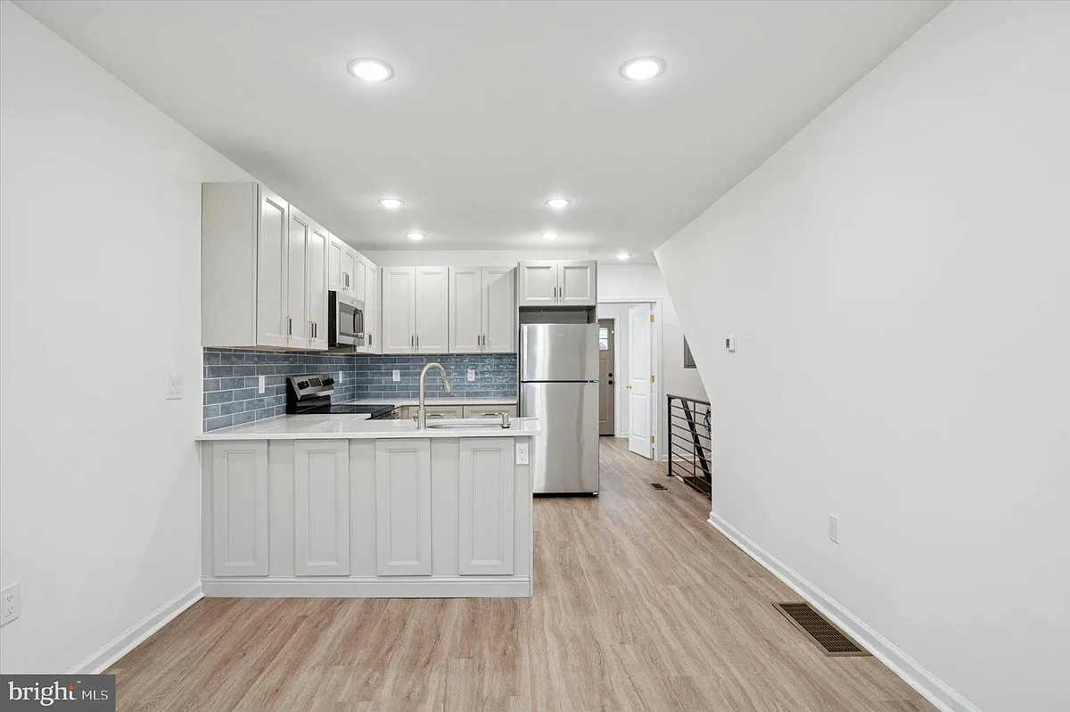 Building Photo - 2553 S Dewey St #1