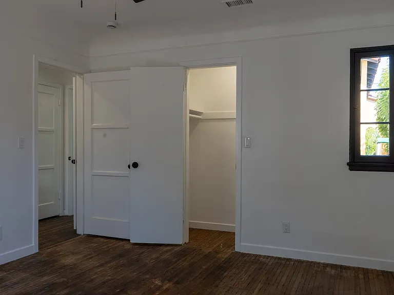 1521 S Stanley Ave — Photo 11