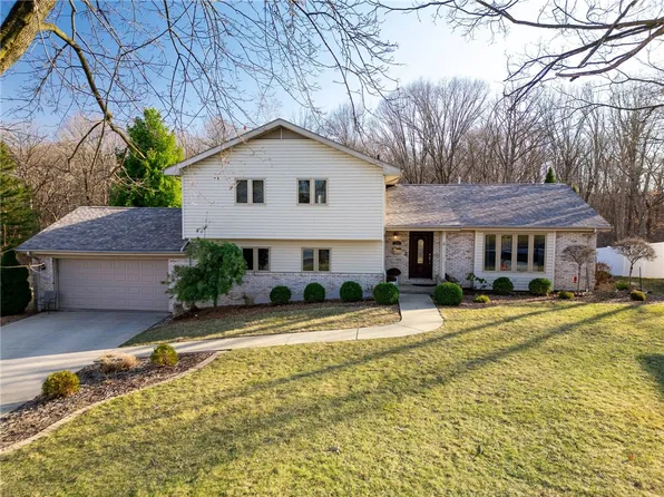 88 Country Club Dr, Danville, IL 61832