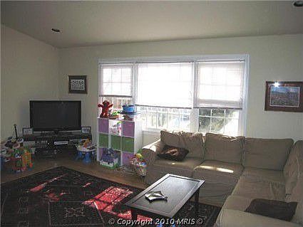 2nd image of 1916 Leo Ln