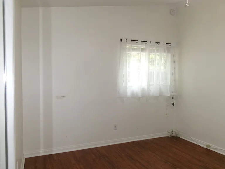 22942 Leadwell St — Photo 10