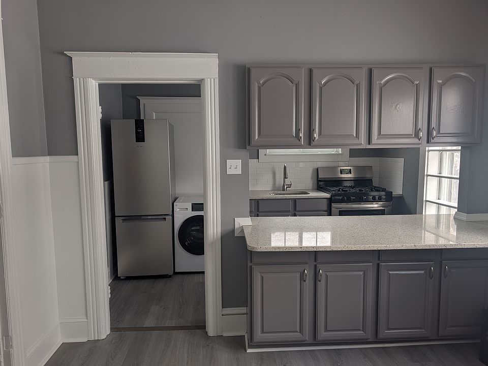 1st image of 128 E Wayne Ave #2