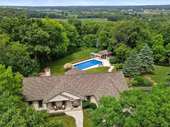110 Chestnut WAY, North Prairie, WI 53153