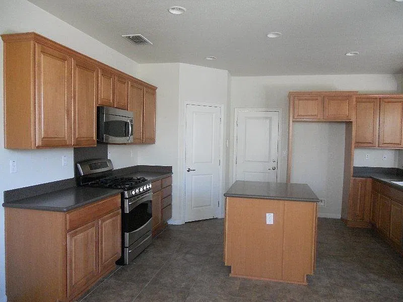 Sailpointe Ave, Stockton — Photo 2