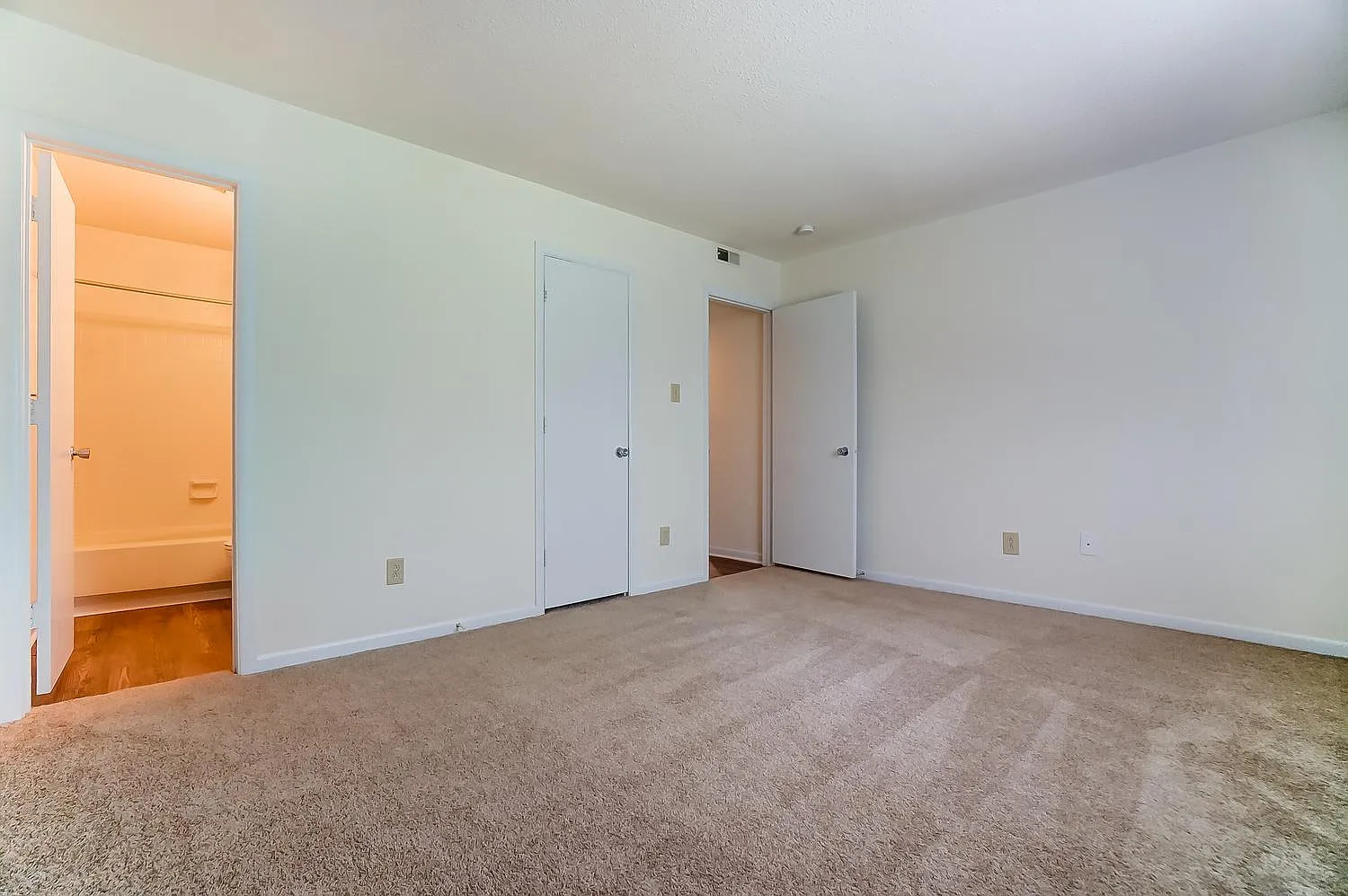 2 bed, 1020 sqft, $1,525 — Photo 4