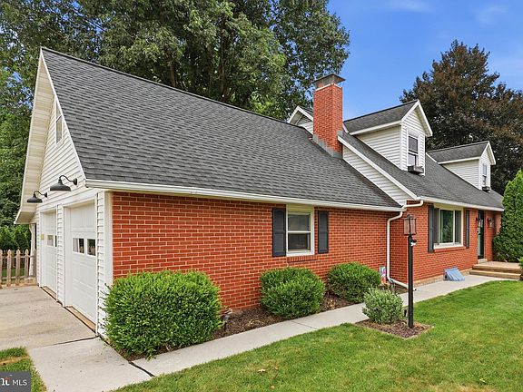 3rd image of 328 Quittie Park Dr
