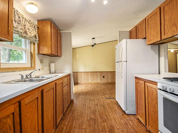 5th image of 30160 Oriole St