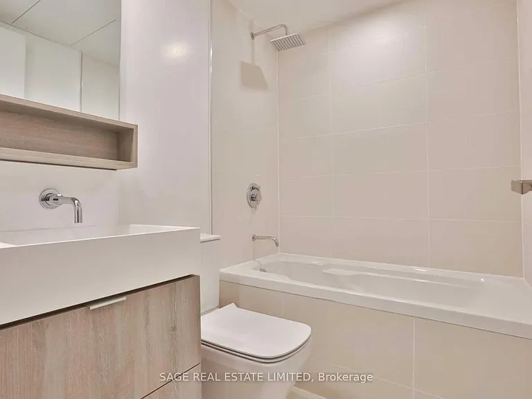 5 Soudan Ave #914 — Photo 4