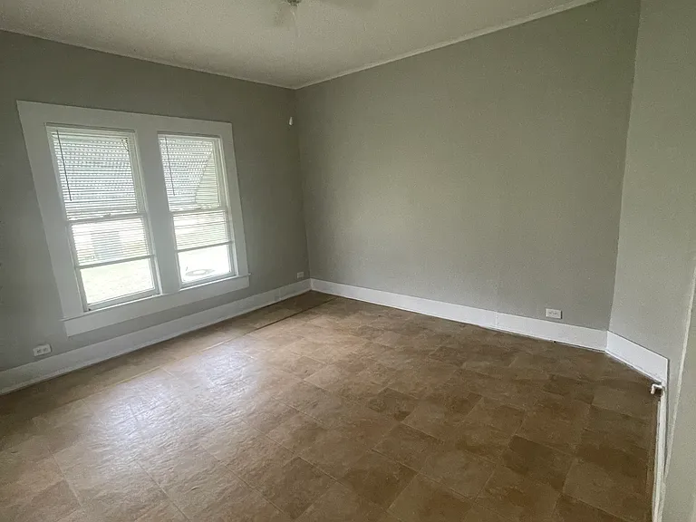 908 N Marshall St — Photo 2