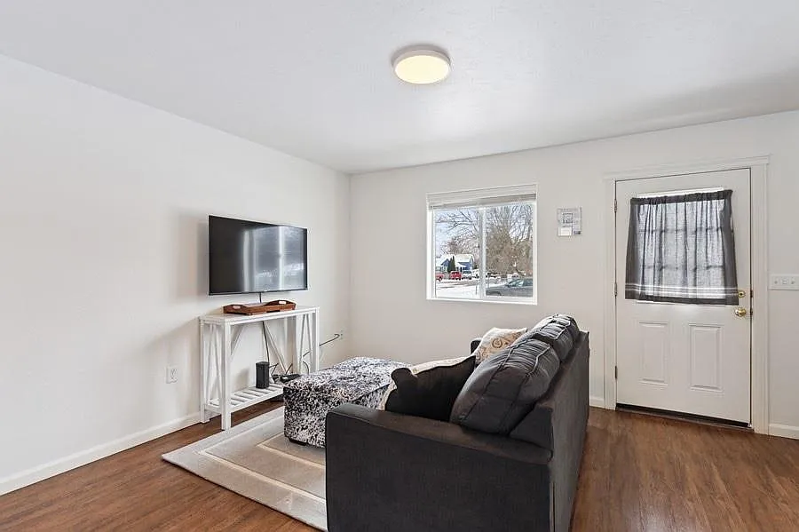 805 3rd St W — Photo 1