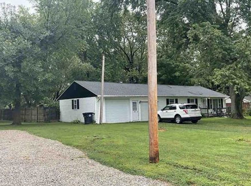 2nd image of 910 Catalpa St