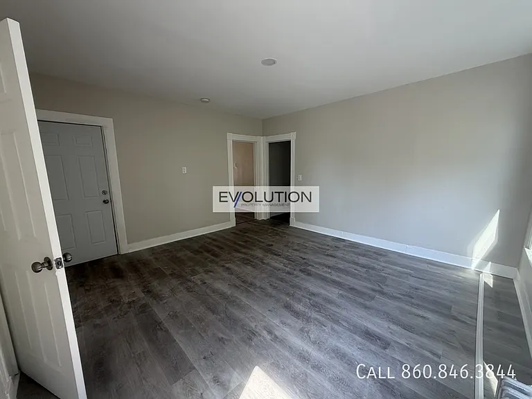 228-230 Franklin Ave #2 — Photo 9