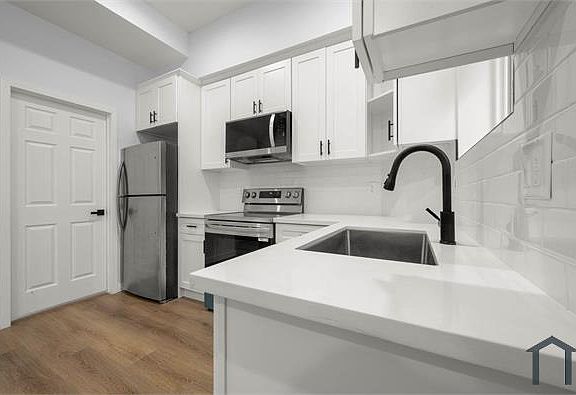 5th image of 4063 Sutro Ave #1