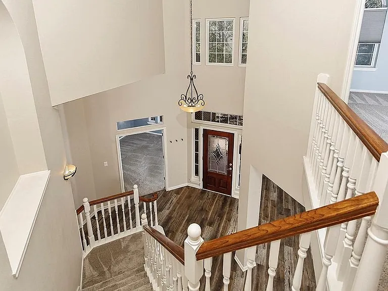 6 Thornbush Pl — Photo 3