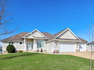 9377 Perry St, Zeeland, MI 49464