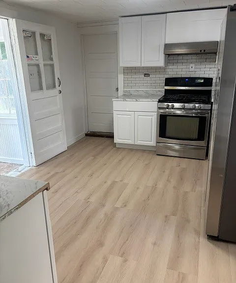 389 Main St — Photo 2